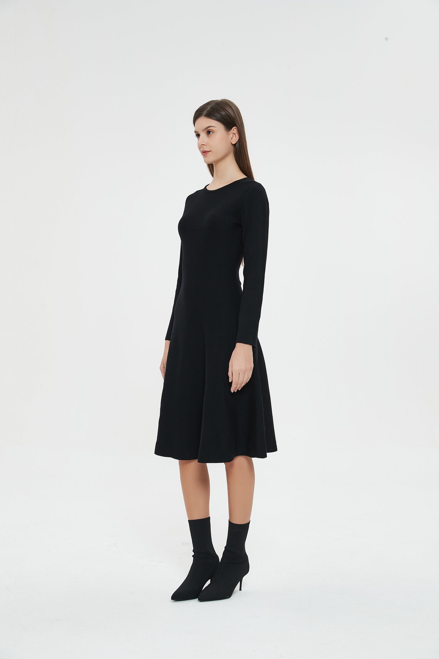 MM FIT AND FLARE DRESS - BLACK