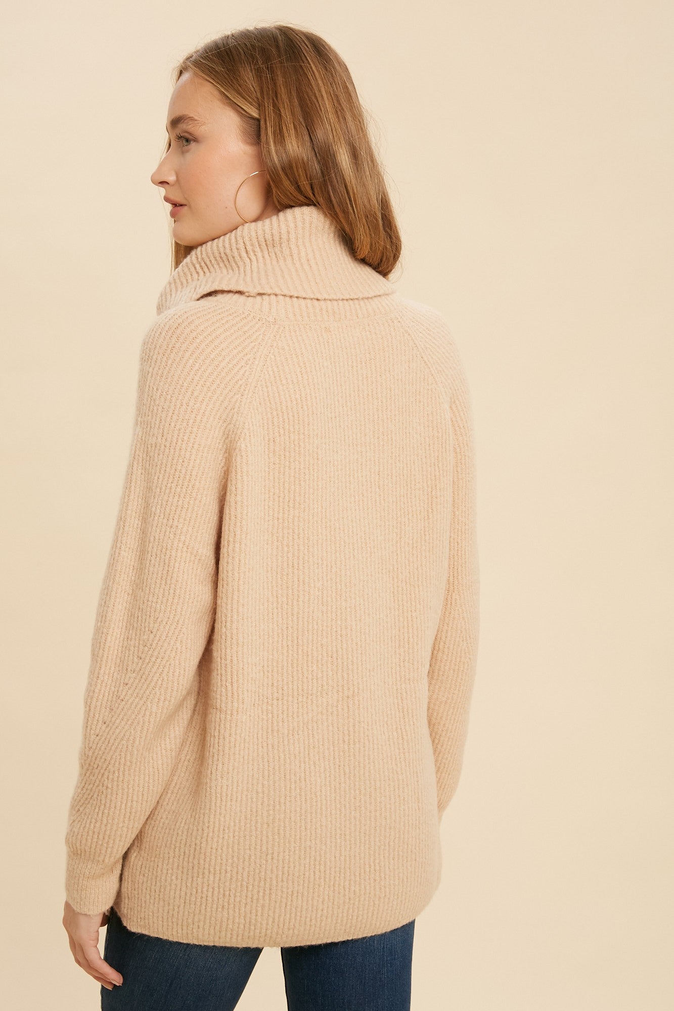 OVERSIZED TURTLE NECK SWEATER
