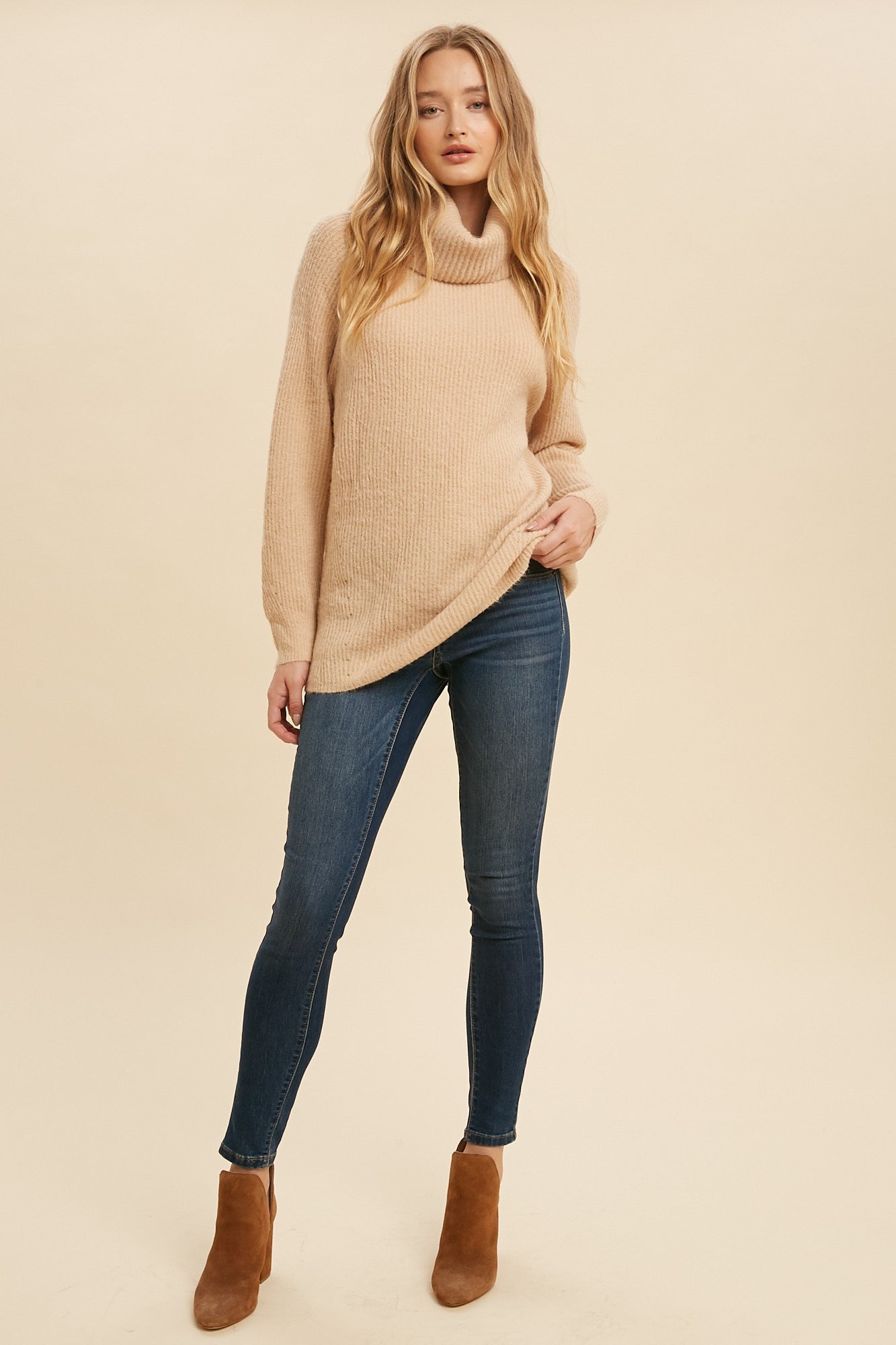 OVERSIZED TURTLE NECK SWEATER