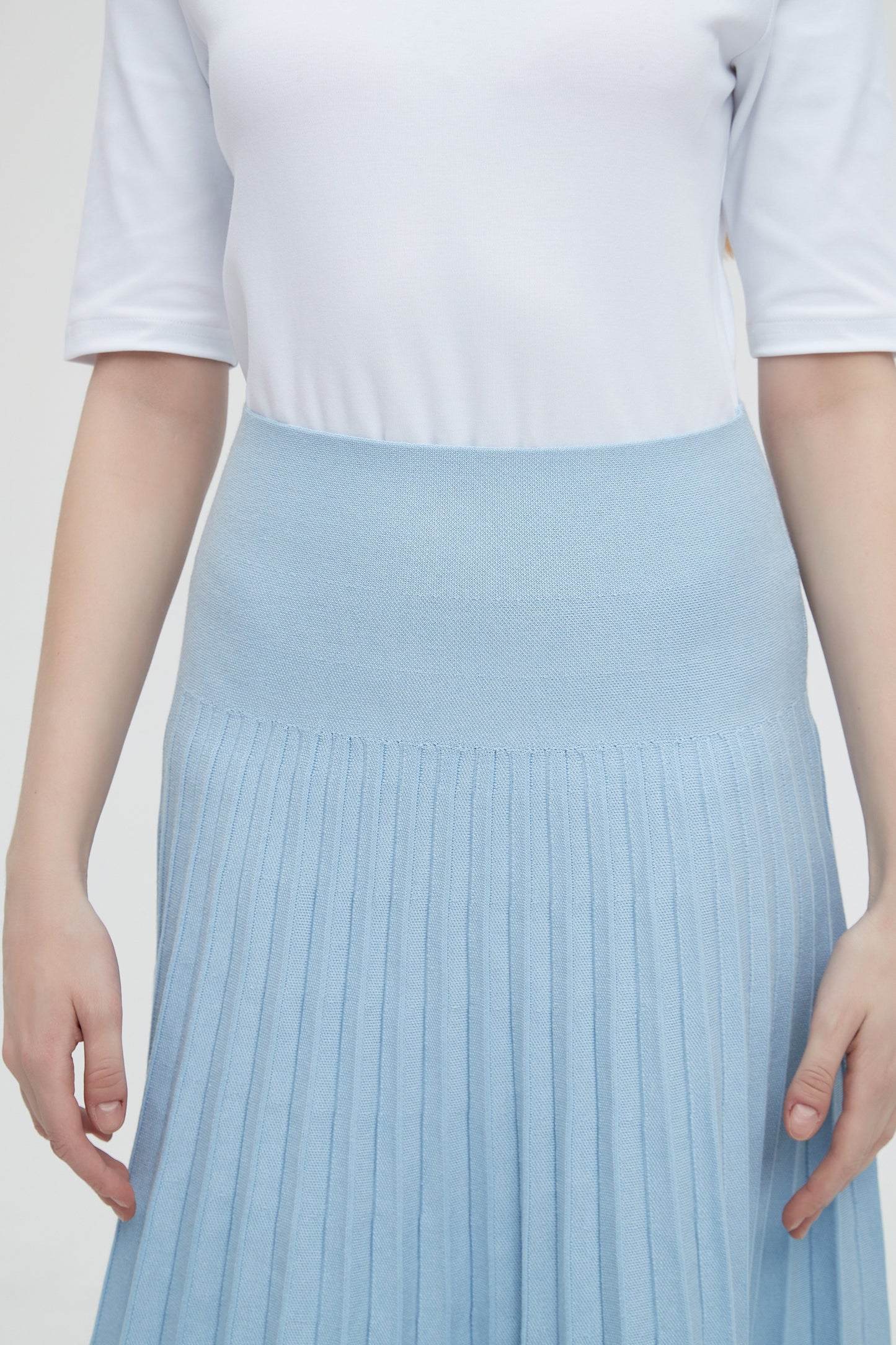 MM YEAR ROUND PLEATED - ICE BLUE