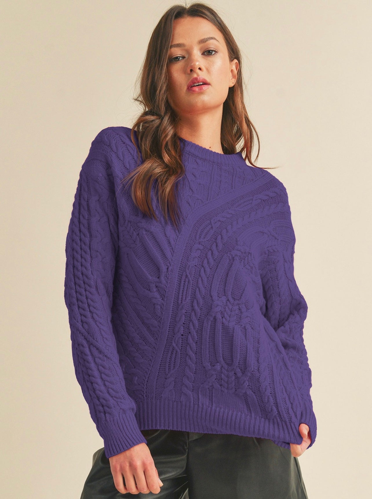 CHUNKY CABLE KNIT CREW NECK SWEATER