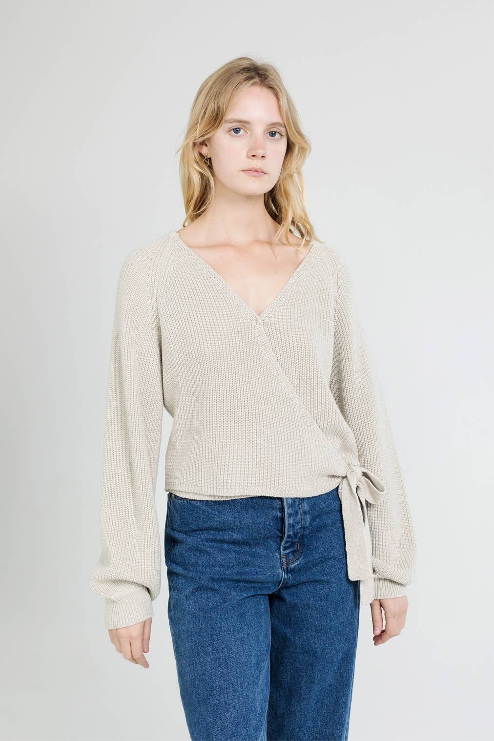 THIN KNIT WRAP WITH SNAP