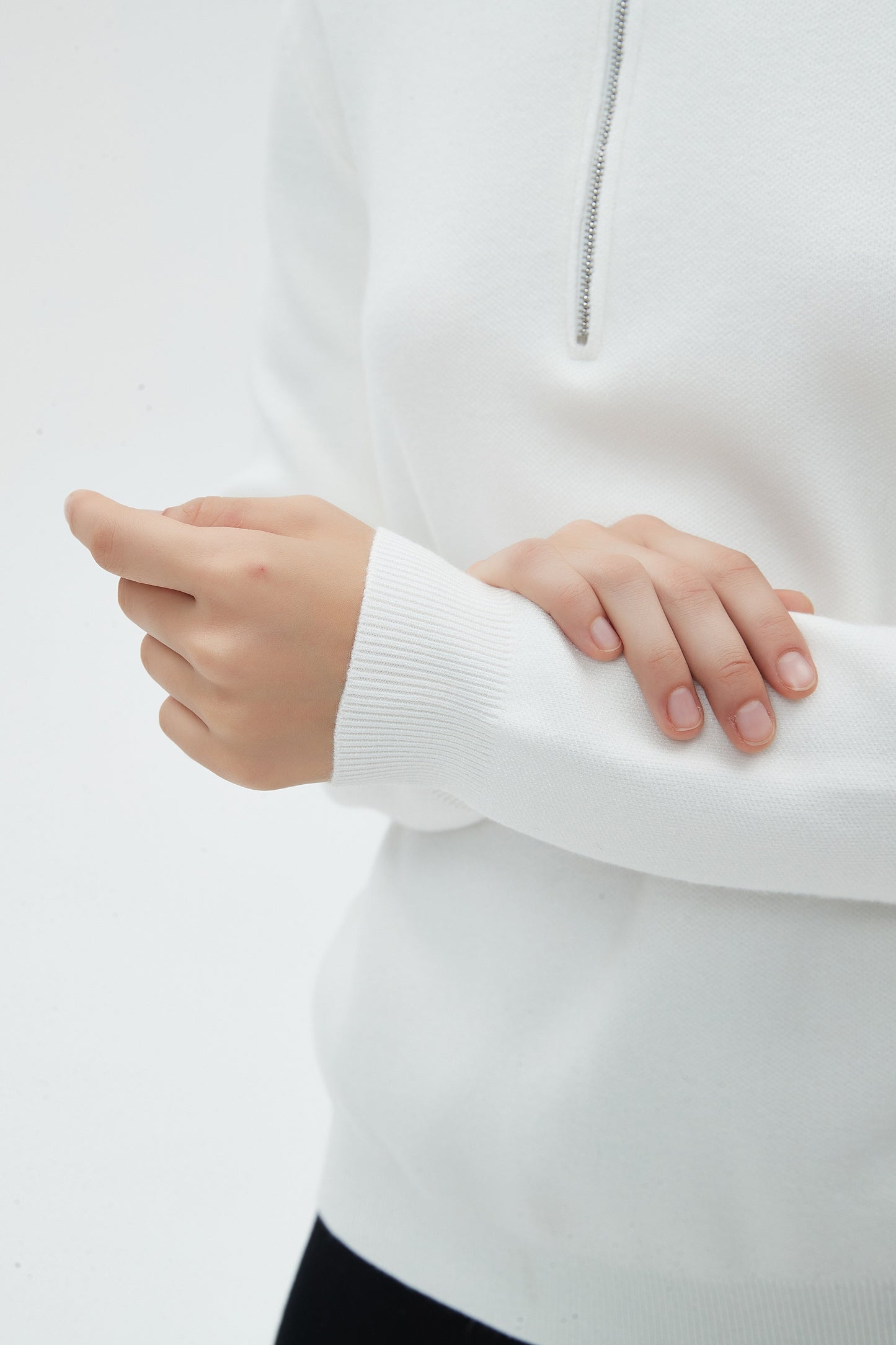 MM COZY ZIPPER COLLAR SWEATER - OFF WHITE