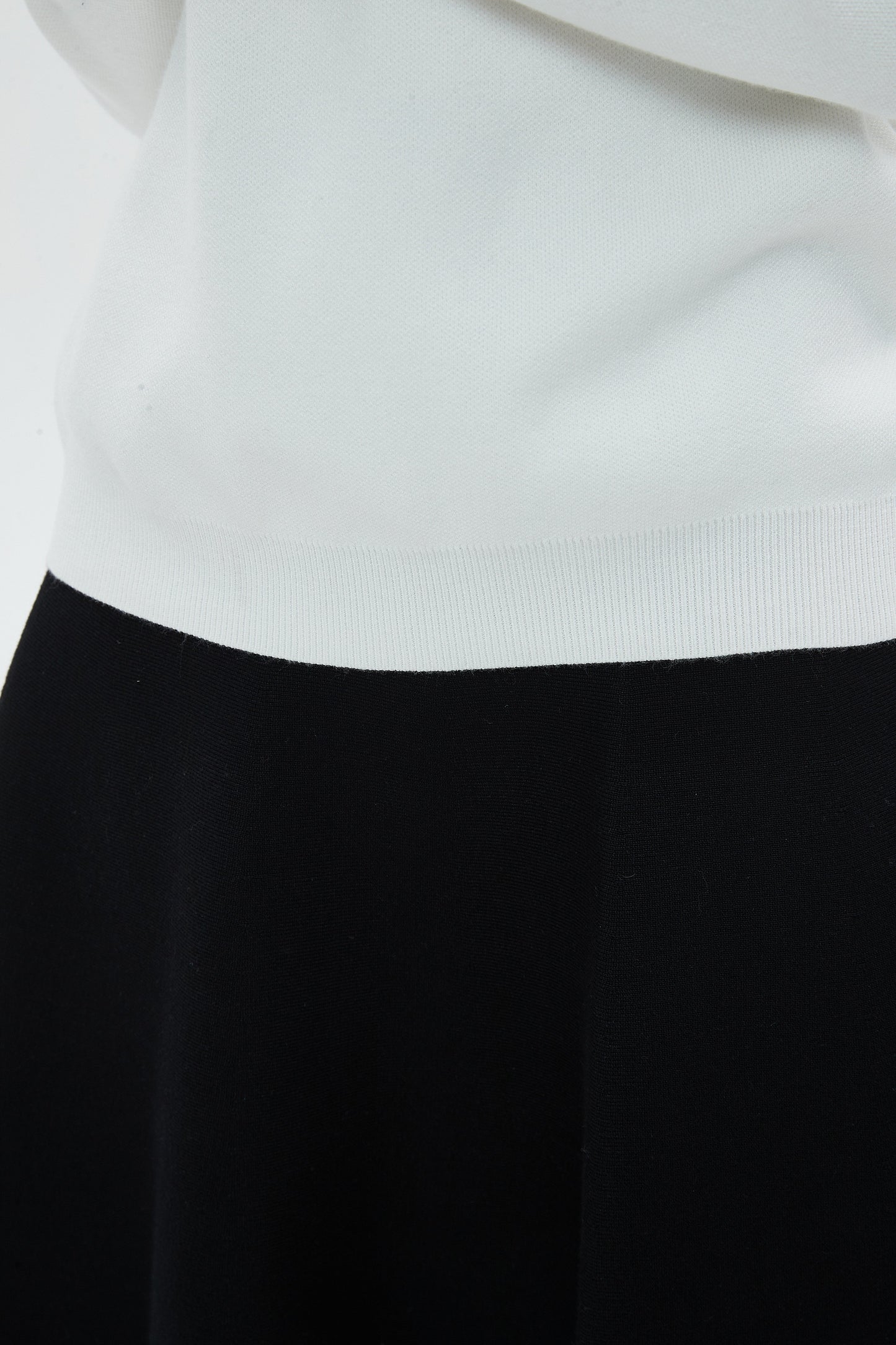 MM COZY ZIPPER COLLAR SWEATER - OFF WHITE