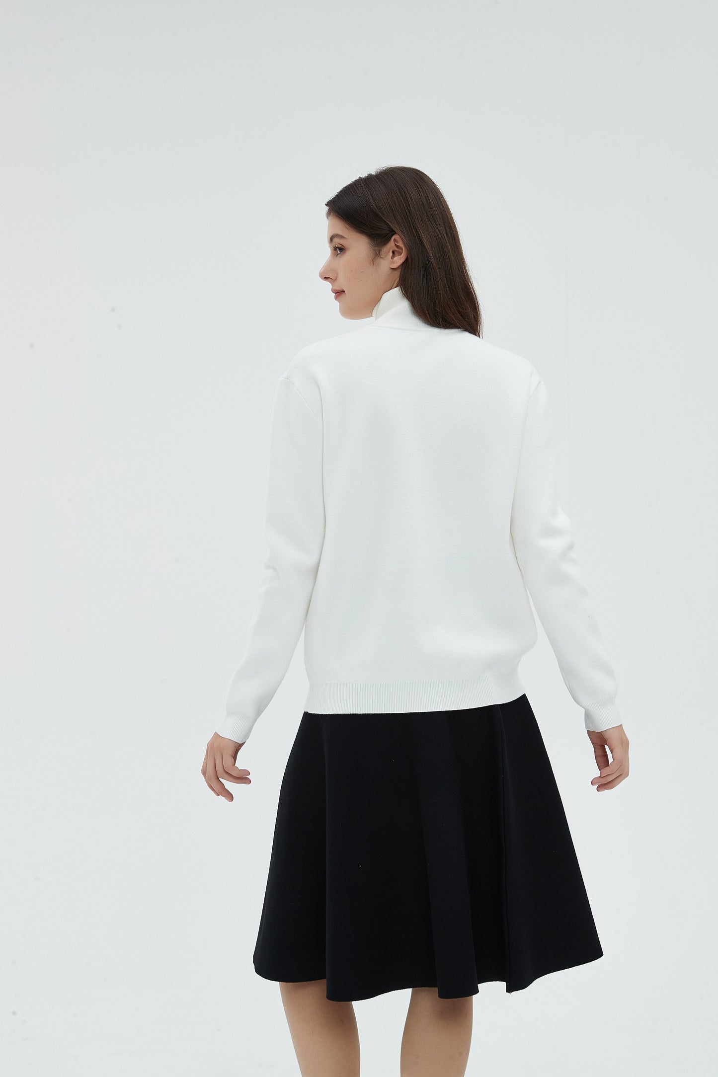 MM COZY ZIPPER COLLAR SWEATER - OFF WHITE
