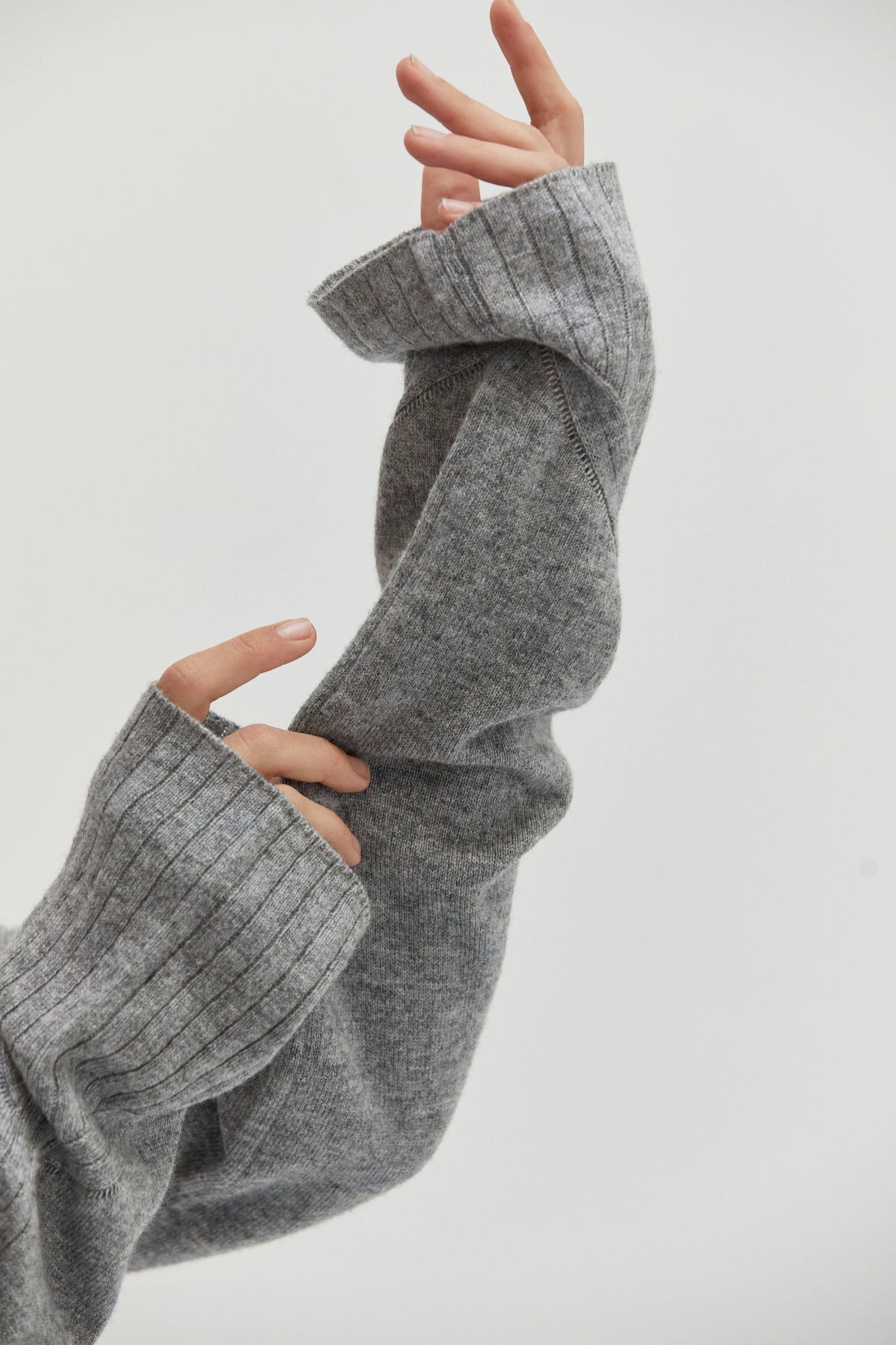 MALINE CASHMERE THIN KNIT SWEATER
