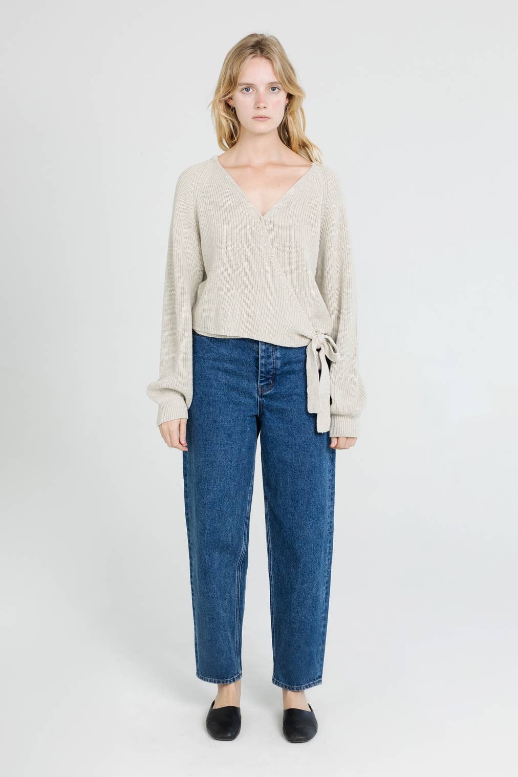 THIN KNIT WRAP WITH SNAP