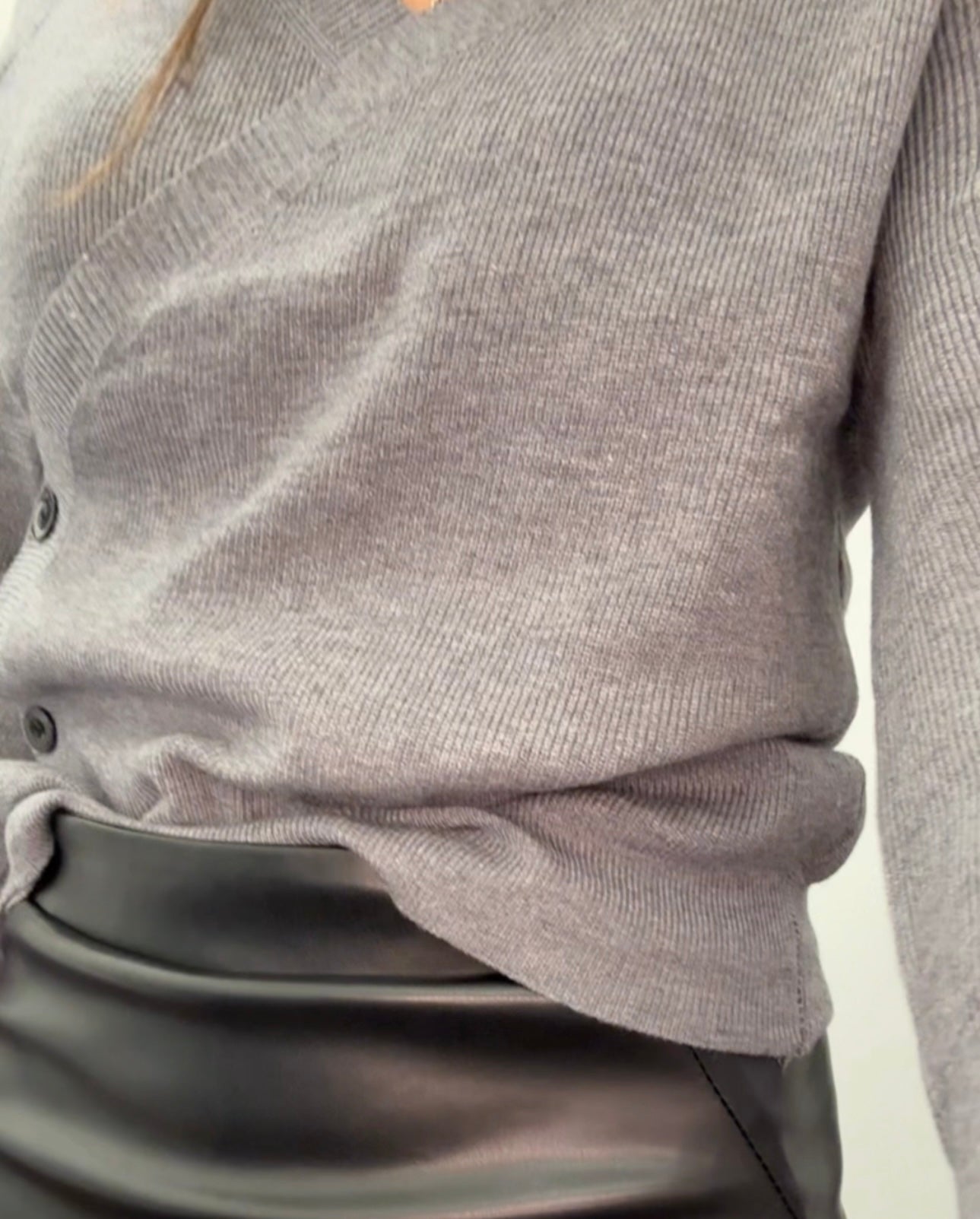 RIBBED CROSSOVER VNECK