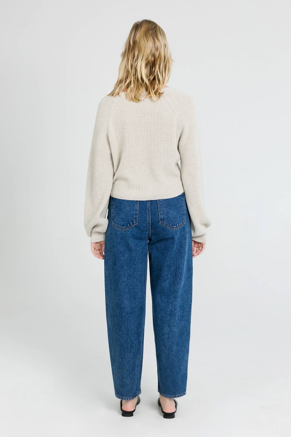 THIN KNIT WRAP WITH SNAP