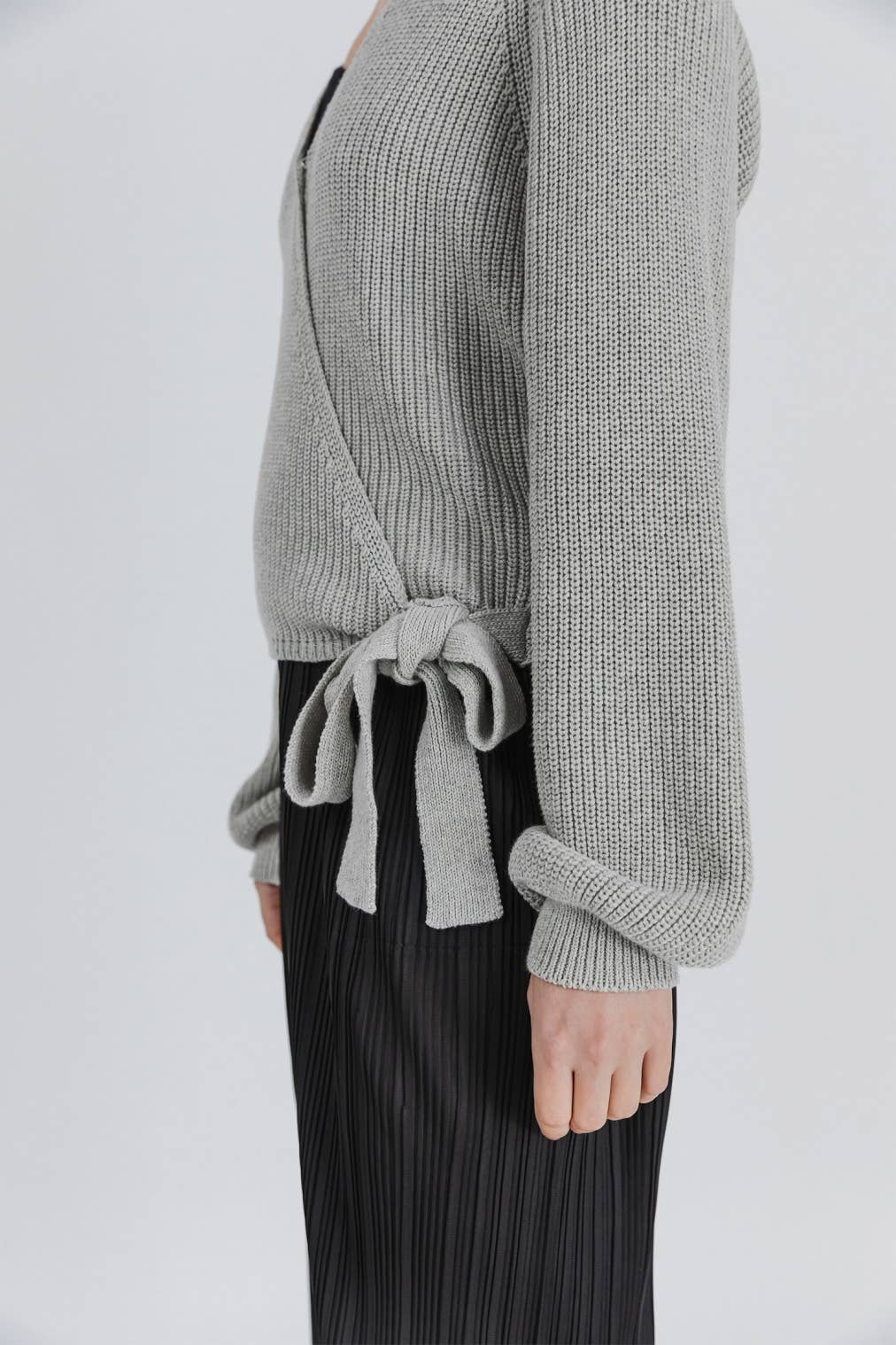 THIN KNIT WRAP WITH SNAP