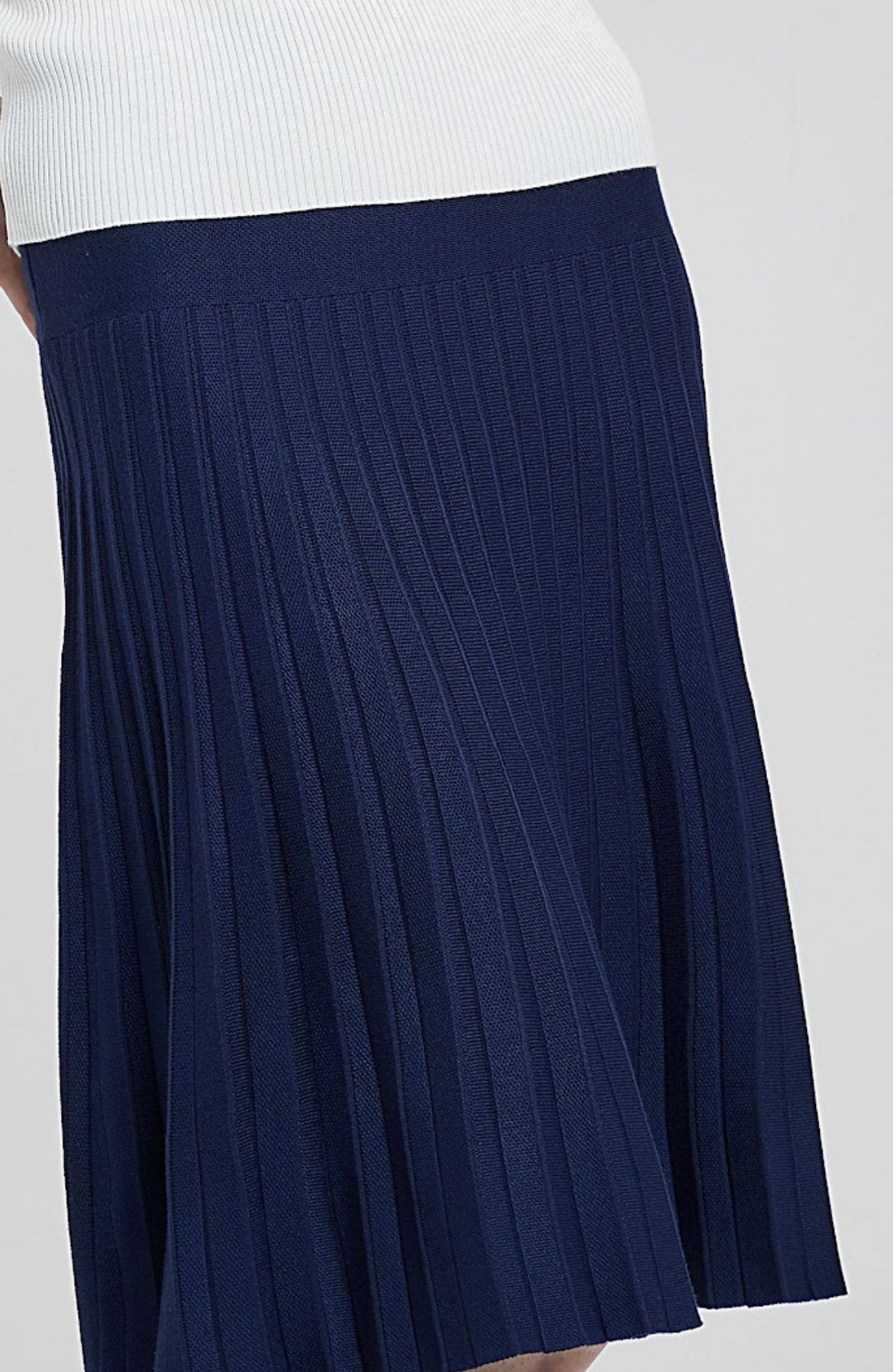 THE MM UNIFORM SKIRT - PLEATED NAVY FLAT PLEATS