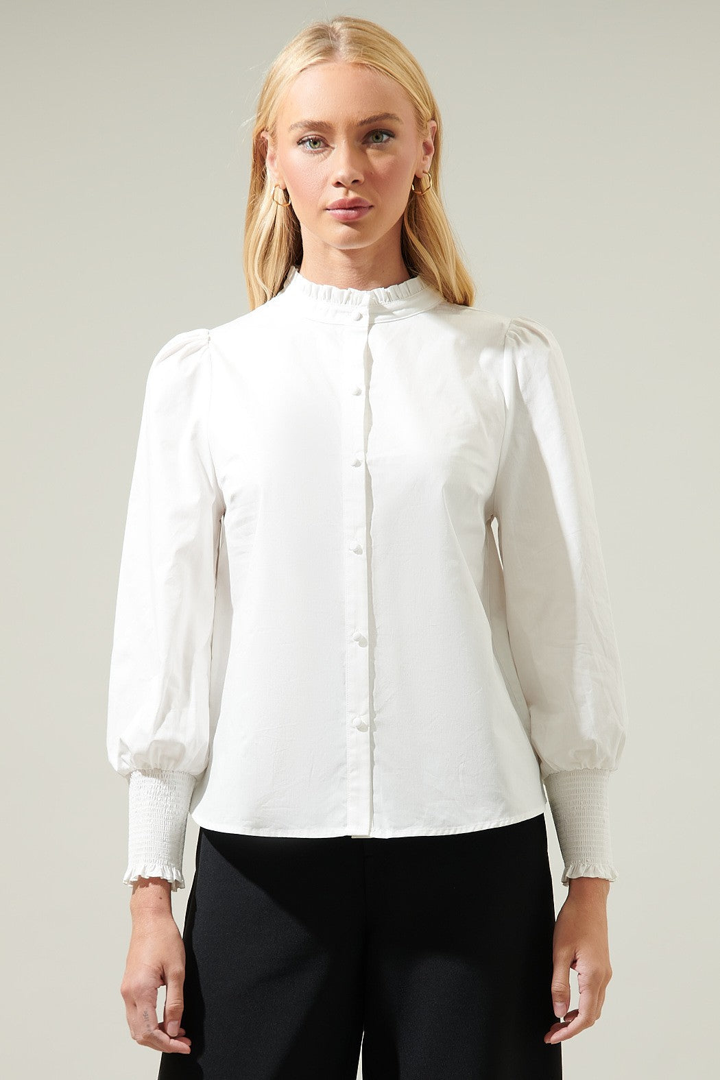 RUFFLE BUTTON DOWN