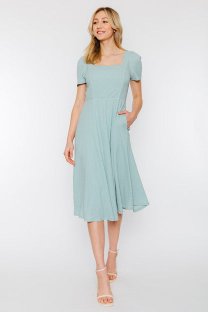 SOLID CRINKLE MIDI DRESS W/ SHORT SLEEVES