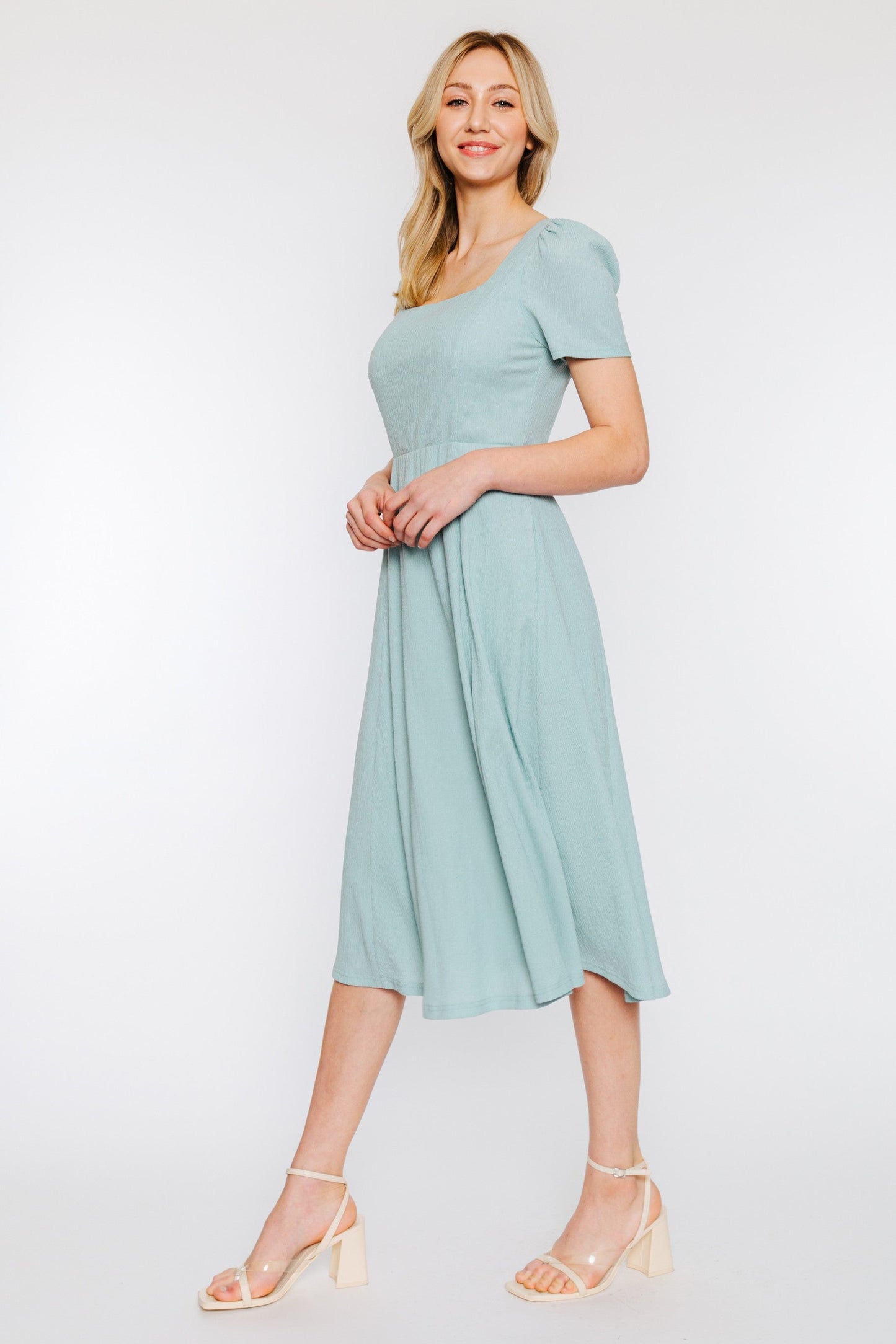 SOLID CRINKLE MIDI DRESS W/ SHORT SLEEVES