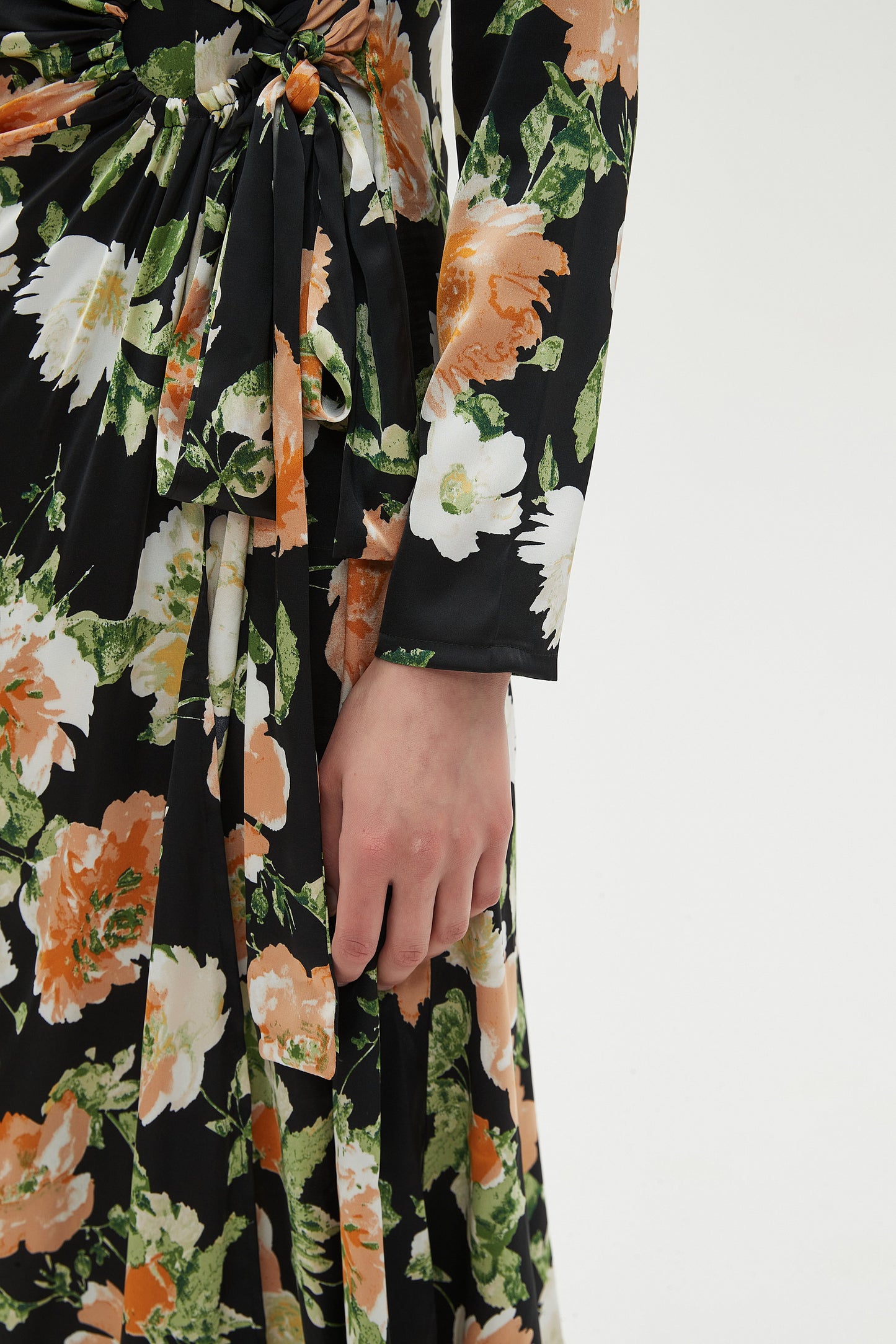 SILKY FLORAL WRAP DRESS byMM