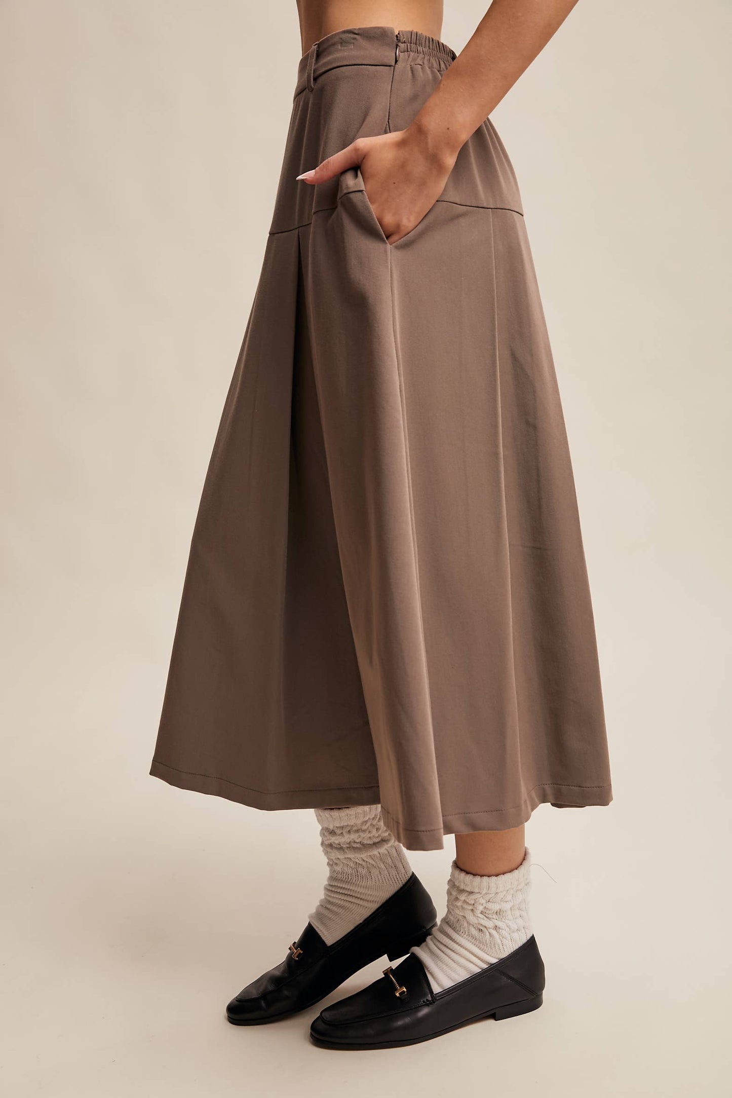 PLEATED KHAKI SKIRT