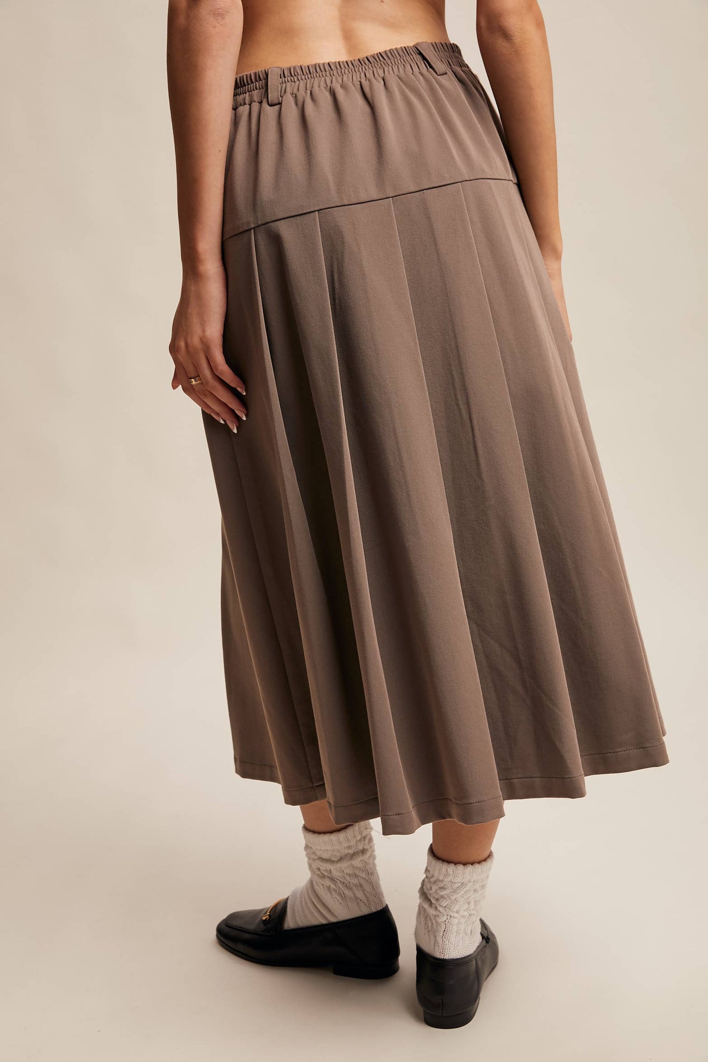 PLEATED KHAKI SKIRT