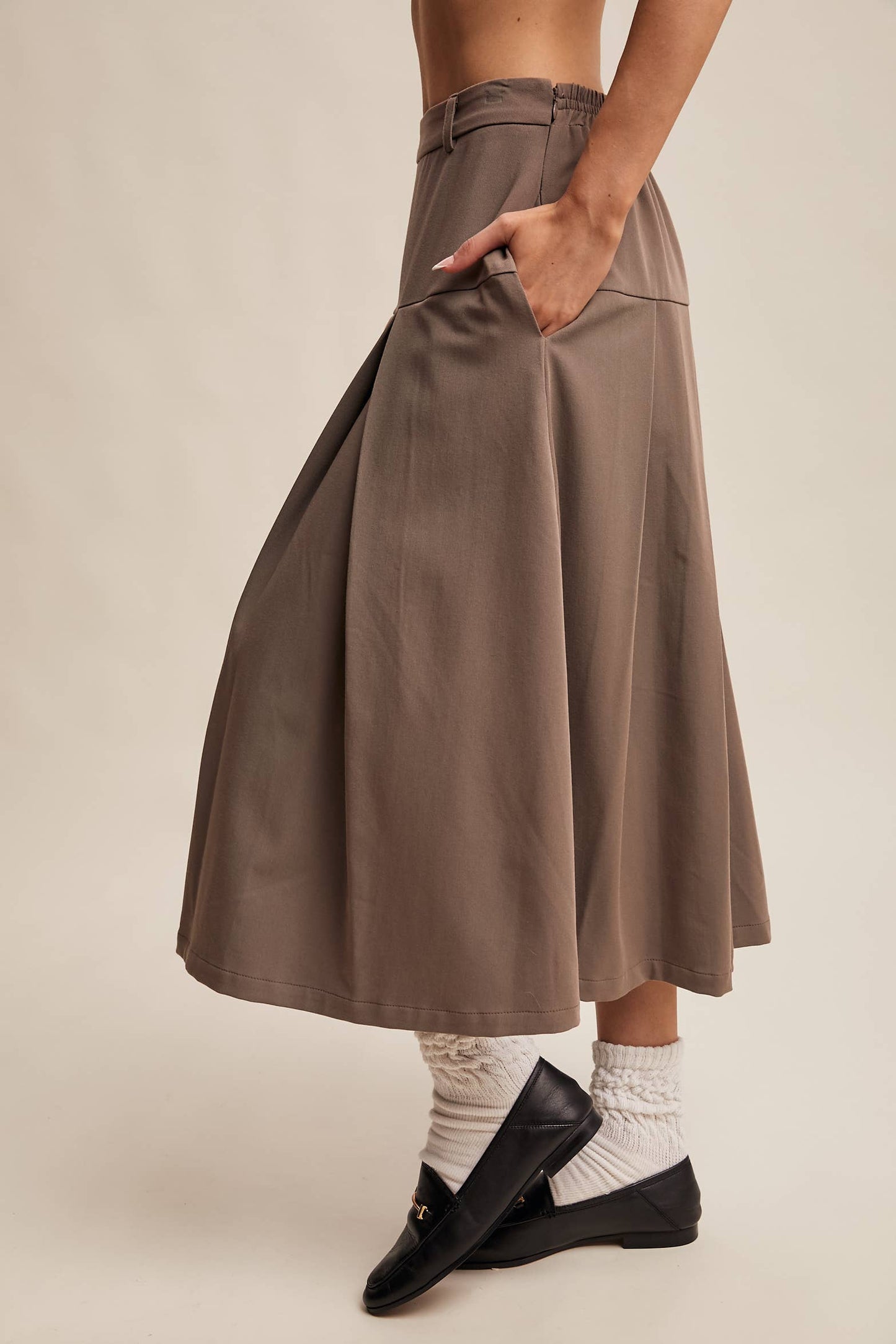 PLEATED KHAKI SKIRT
