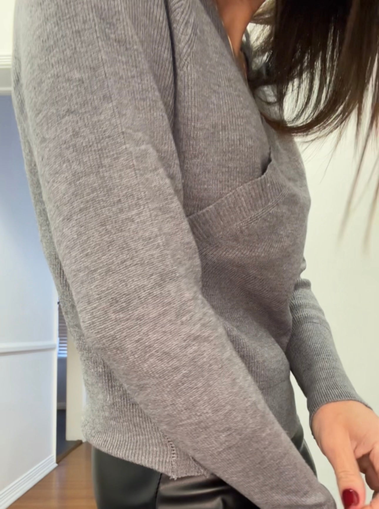 RIBBED CROSSOVER VNECK