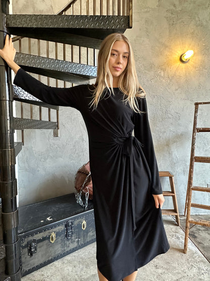 BLACK STRETCH WRAP DRESS byMM