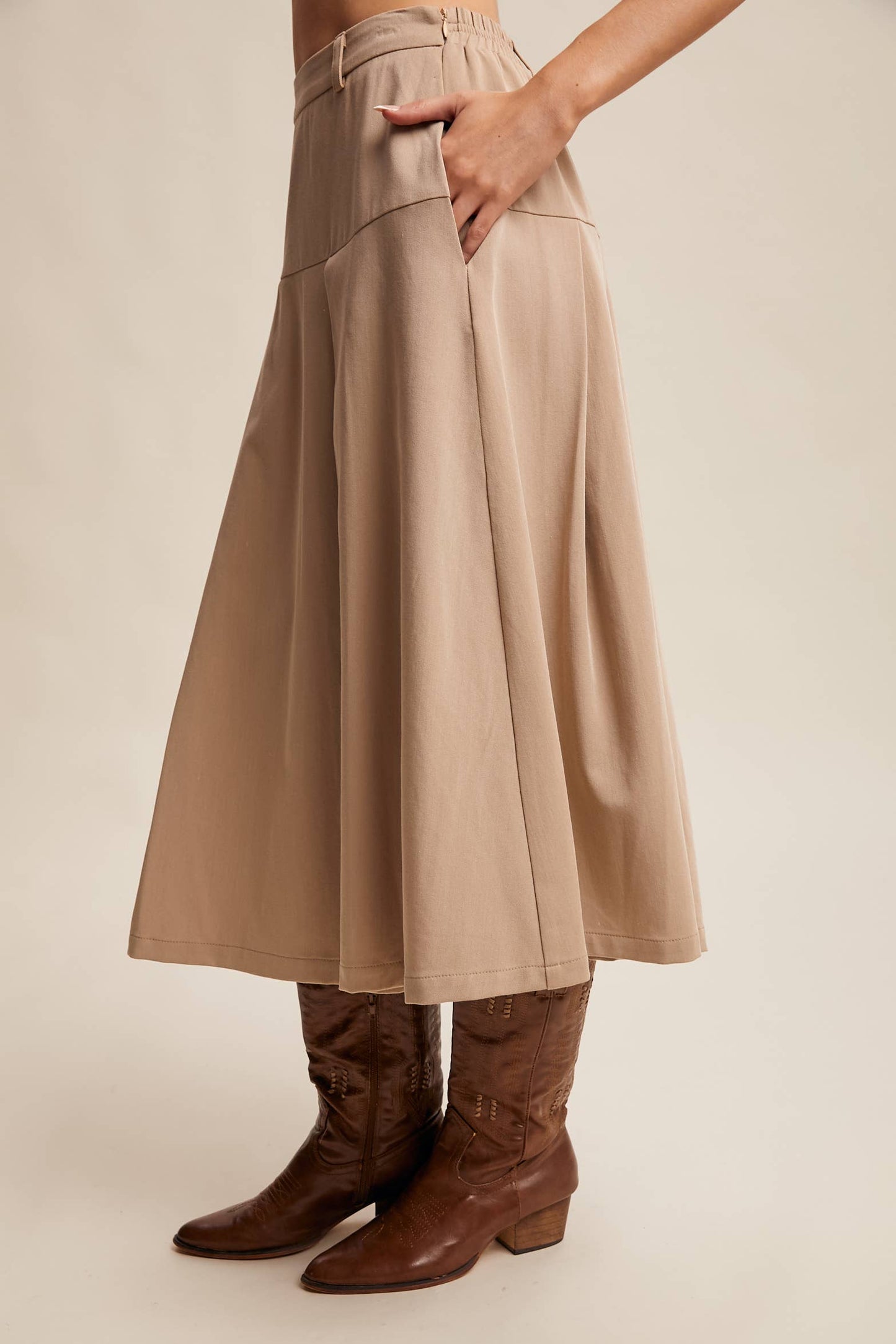 PLEATED KHAKI SKIRT