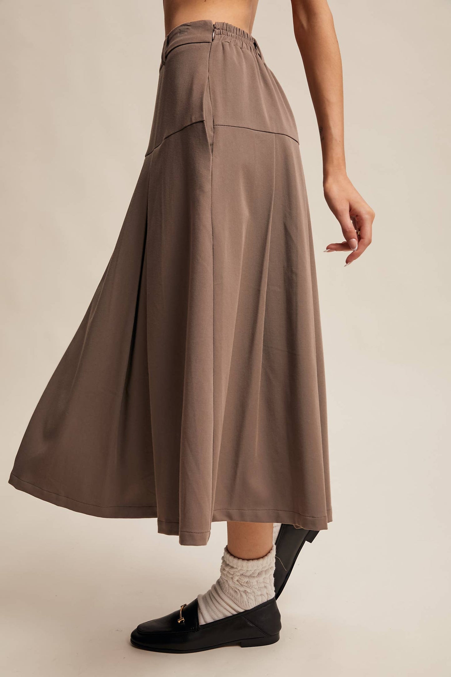 PLEATED KHAKI SKIRT