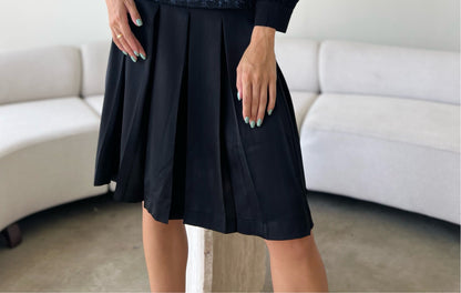 BLACK SILKY PLEATED SKIRT